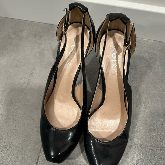 Guess - Picture 5 of 6